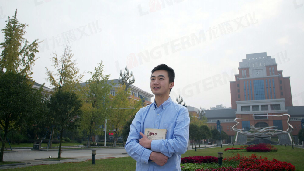圍觀：四川文化產(chǎn)業(yè)職業(yè)學(xué)校宣傳片拍攝進(jìn)入尾聲