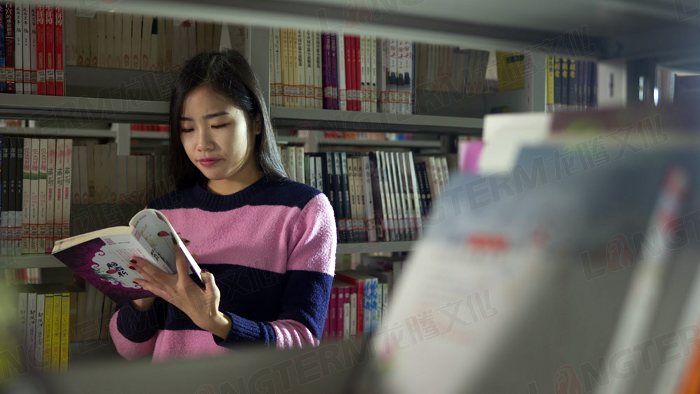 圍觀：四川文化產(chǎn)業(yè)職業(yè)學(xué)校宣傳片拍攝進(jìn)入尾聲