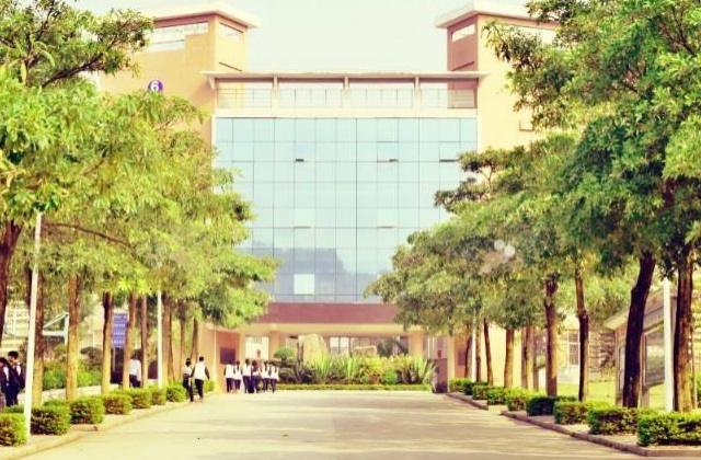 畢業(yè)季清華大學(xué)、江漢大學(xué)高校相繼推出校園招生宣傳片